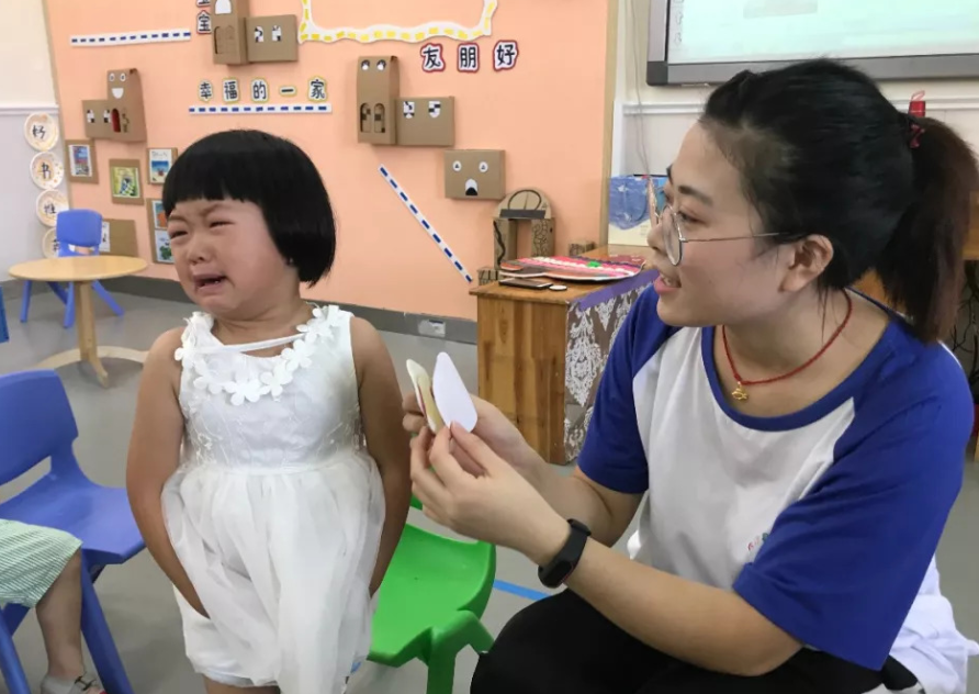 开学“神兽”归笼，看到幼儿园“缴费单”，家长打消了生三胎想法