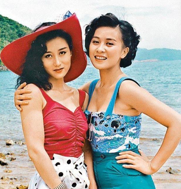 利智和李连杰携手现身赌王葬礼，这三位的爱恨情仇你知道多少？