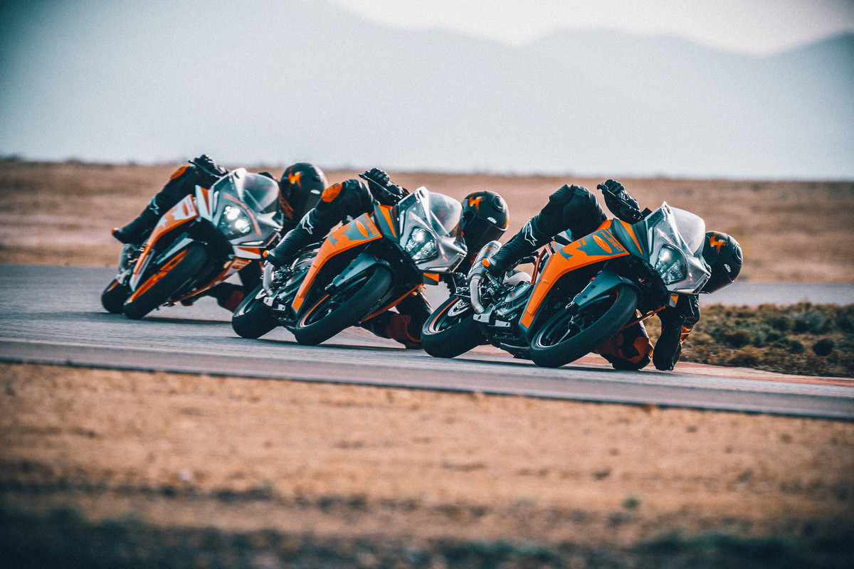 前后悬挂可调、完整电控上身!2022 KTM RC390海外发布