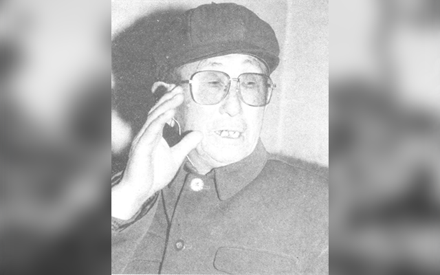 1958年，当首长路过一处县城时，发现粮仓警卫竟是牺牲5年的战友
