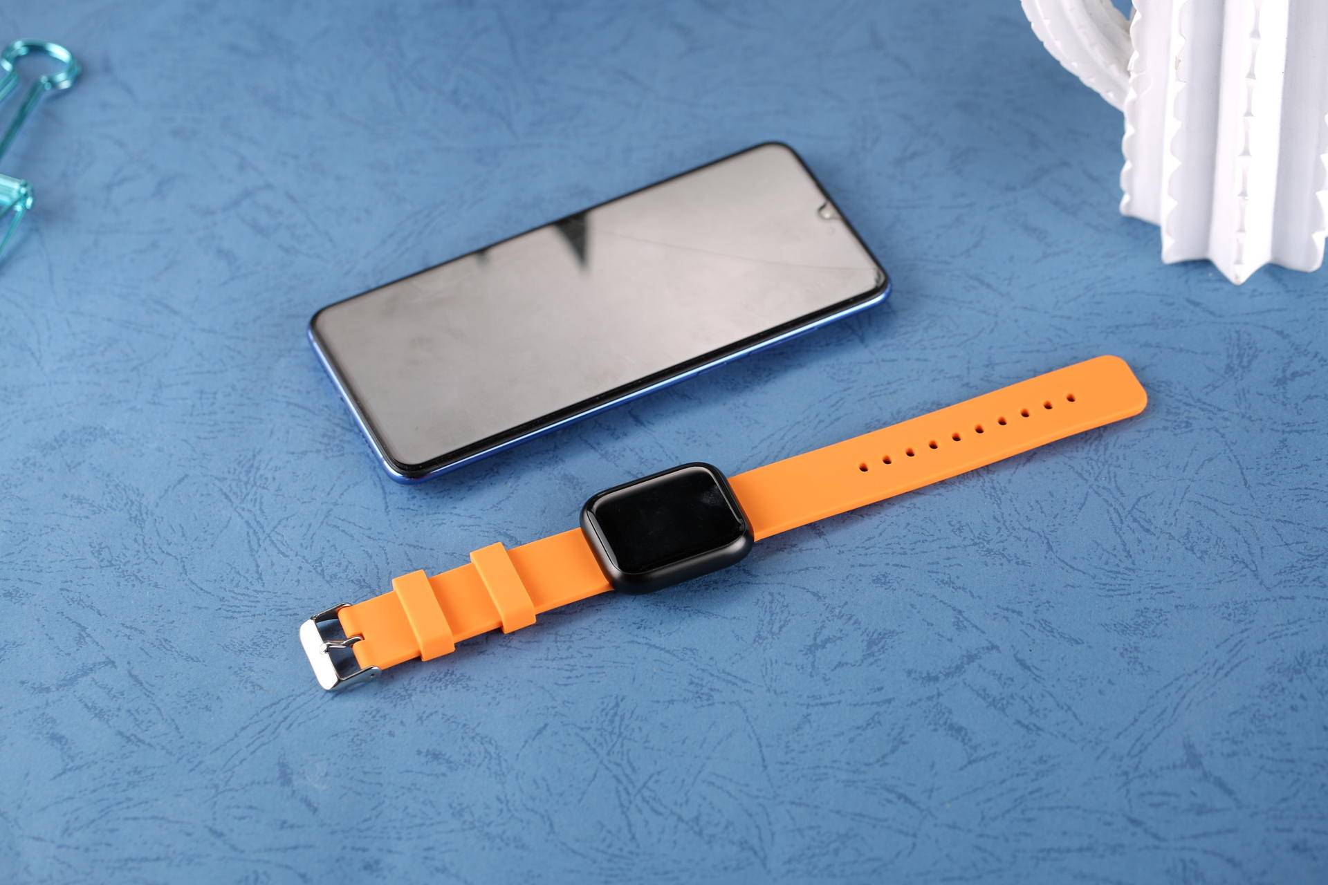 百元级的智能手表，功能丰富还能摇一摇拍照