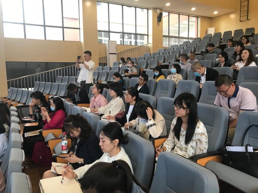 成都市作协熊焱主席携新锐创作理论与龙泉驿区教作协会员畅谈