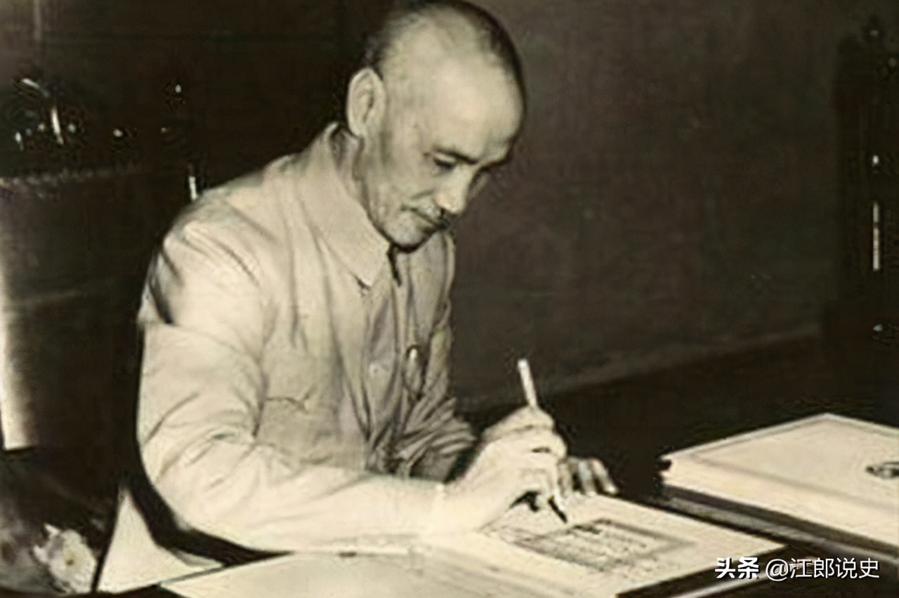韩练成：1950年才入党，为何还能授中将？朱德：为党立了大功