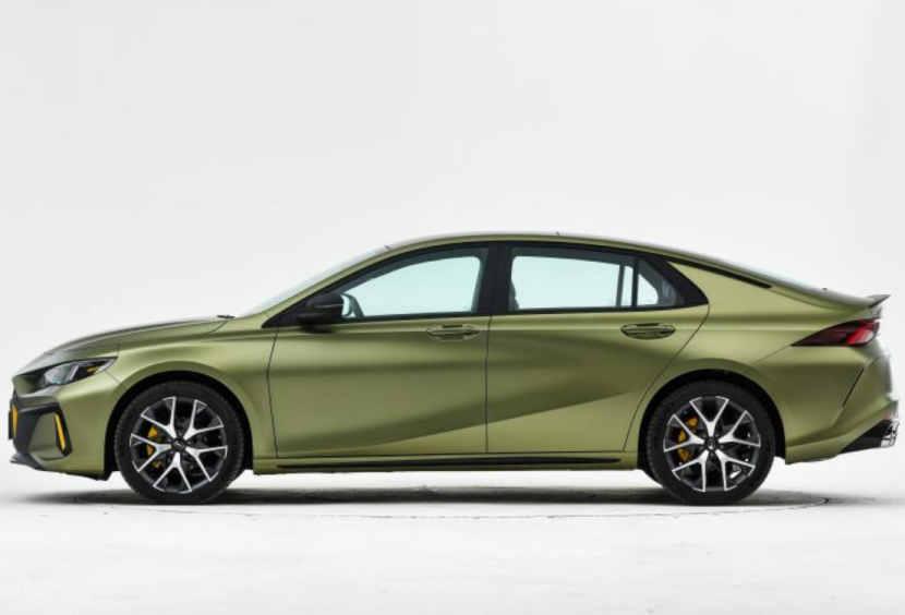 4系四门版官图发布；奔驰C级“立标”版谍照曝光