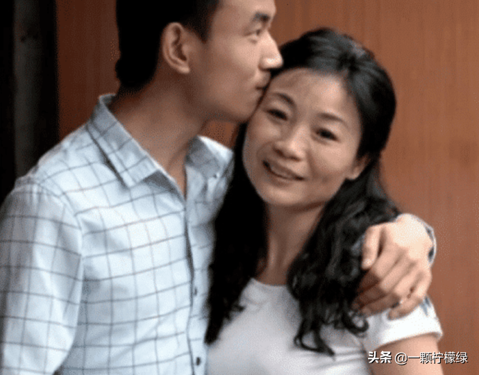 23岁小伙和相差23岁的大妈，相识俩个月就闪婚了