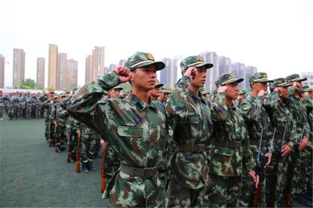 鄧小平百萬裁軍：我來得罪吧，不把這個矛盾交給新的軍委主席