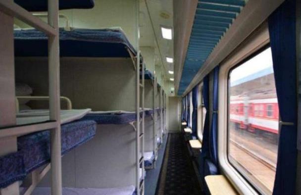 火车卧铺车厢里有软卧与硬卧，为什么男女不分开弄单独车厢？