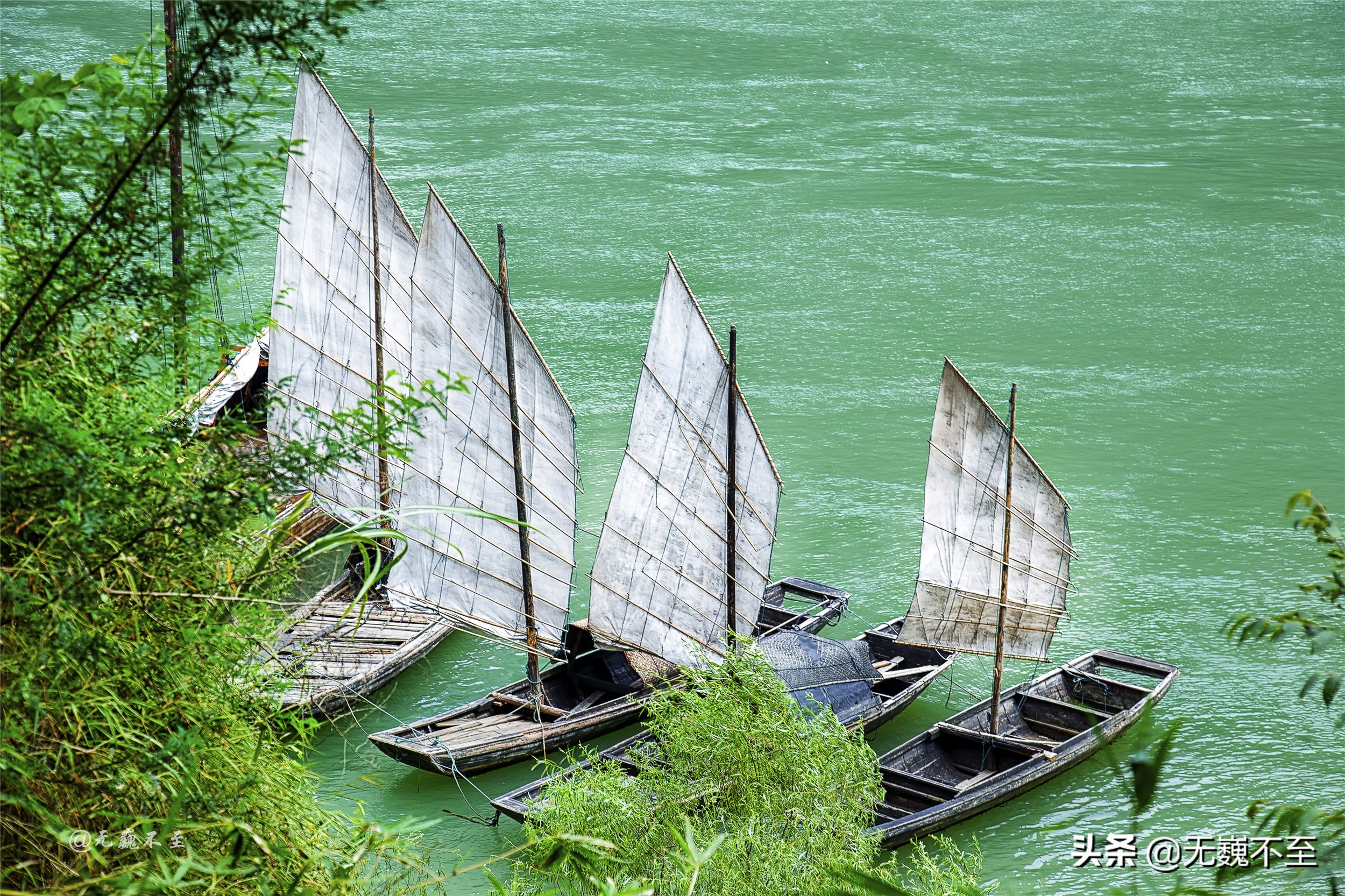 夜发清溪向三峡，灯影凝翠有人家(紫钗记灯街拾翠小桃红)