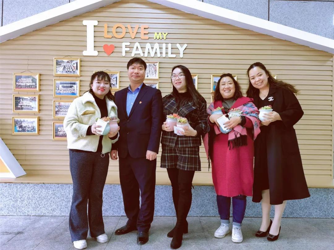 四川天府新区华阳小学老师的浪漫女神节