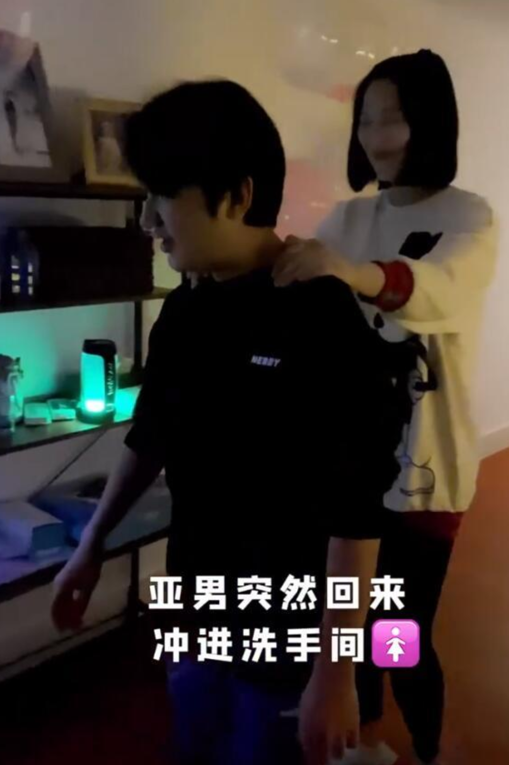 王祖藍曬慶生現場，與李亞男在蔡少芬前熱吻，看肚子李亞男快生了