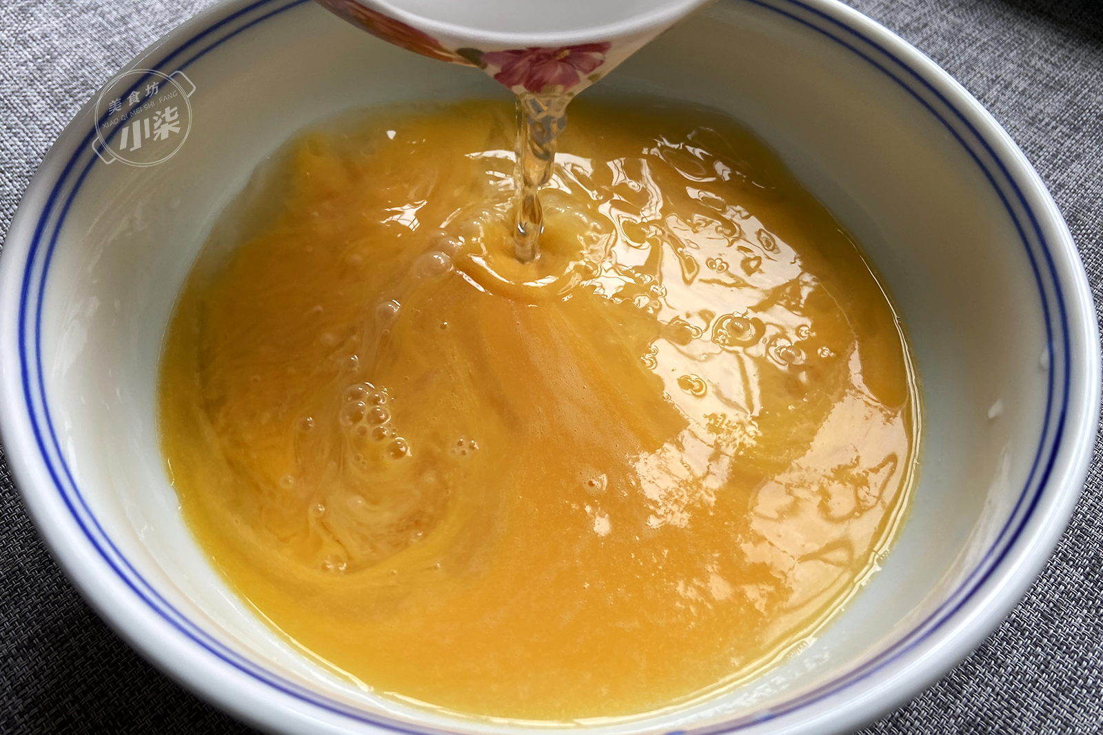 蝦仁蒸蛋看似簡單，原來也有訣竅，教你一招，蒸出來水嫩像豆腐