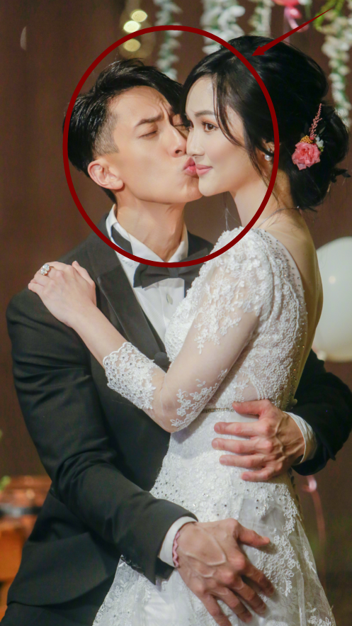 孩子都11了吴尊才求婚老婆，看他抱媳妇的手势，