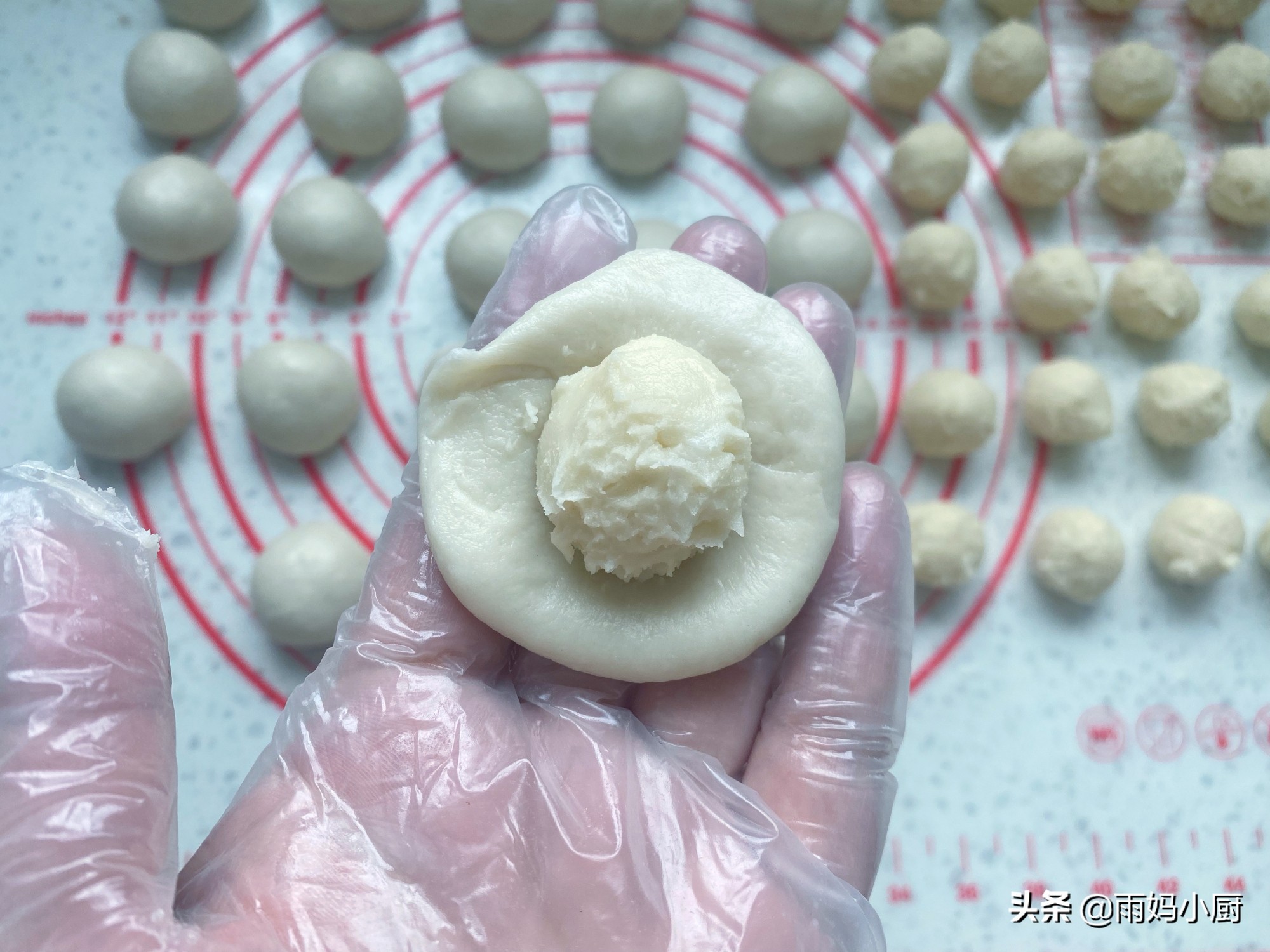 70岁老妈爱吃的绿豆饼，在家就能做，外酥里香又清甜，解暑必备