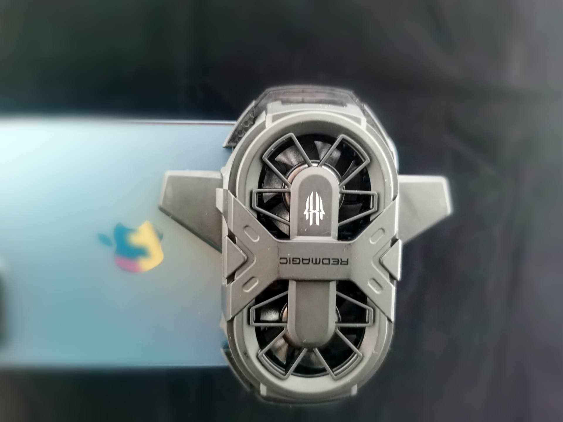 玩手机游戏必备降温利器，红魔双核散热背夹测评体验
