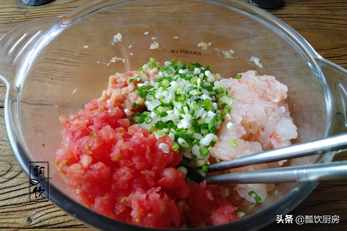 吃馄饨，这馅鲜美又解馋，留恋舌尖的味道难忘，早餐夜宵都惦记着