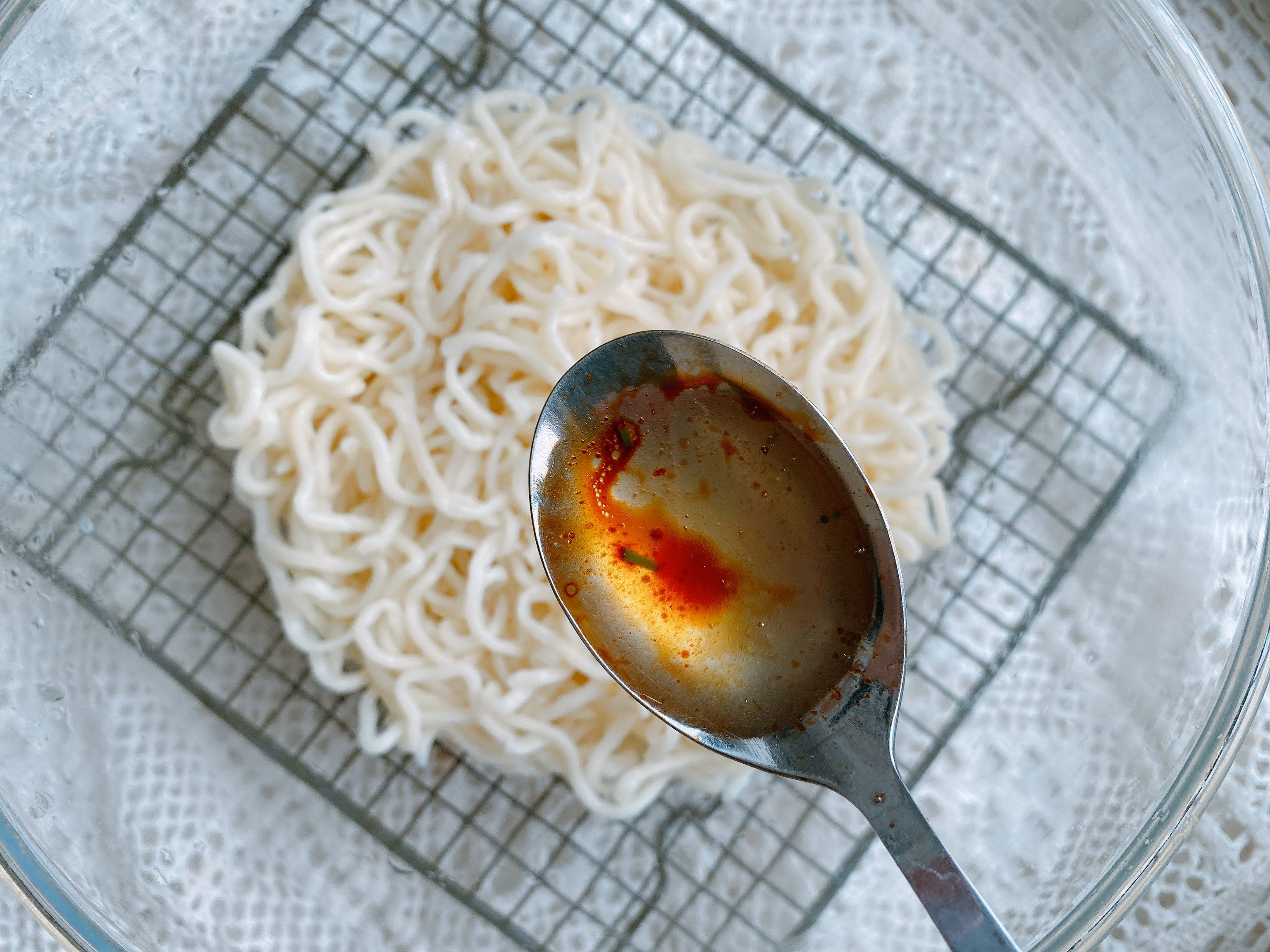 夏天馋这口凉拌面，掌握秘诀“321”，面条不粘连，爽滑筋道入味