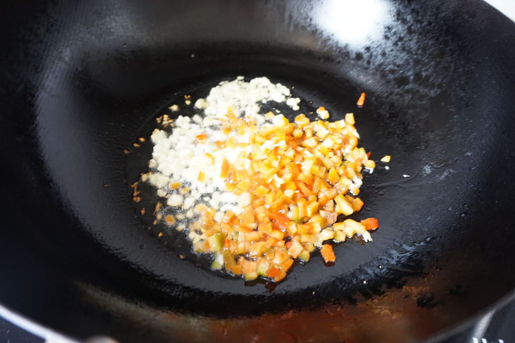 想吃椒盐虾，自己在家也能做，咬一口嘎嘣脆，经济又实惠