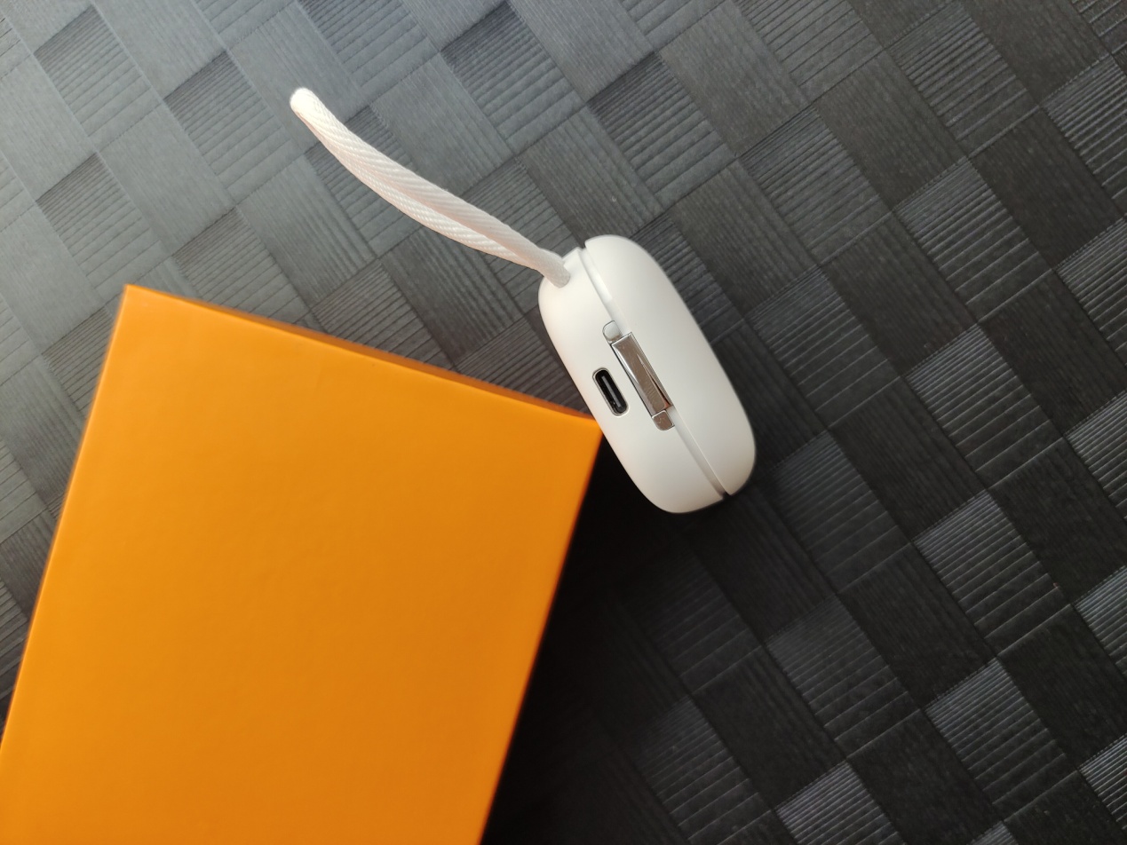 我的首款无线充电蓝牙耳机——omthing小方盒上手体验