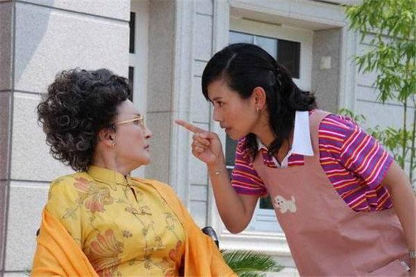 女儿好还是儿媳好？大病一场就知道，一个67岁阿姨的经历说明一切