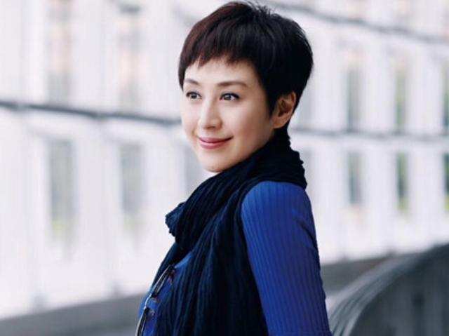 李诚儒住豪宅娶娇妻，儿子却辍学、买不起房，