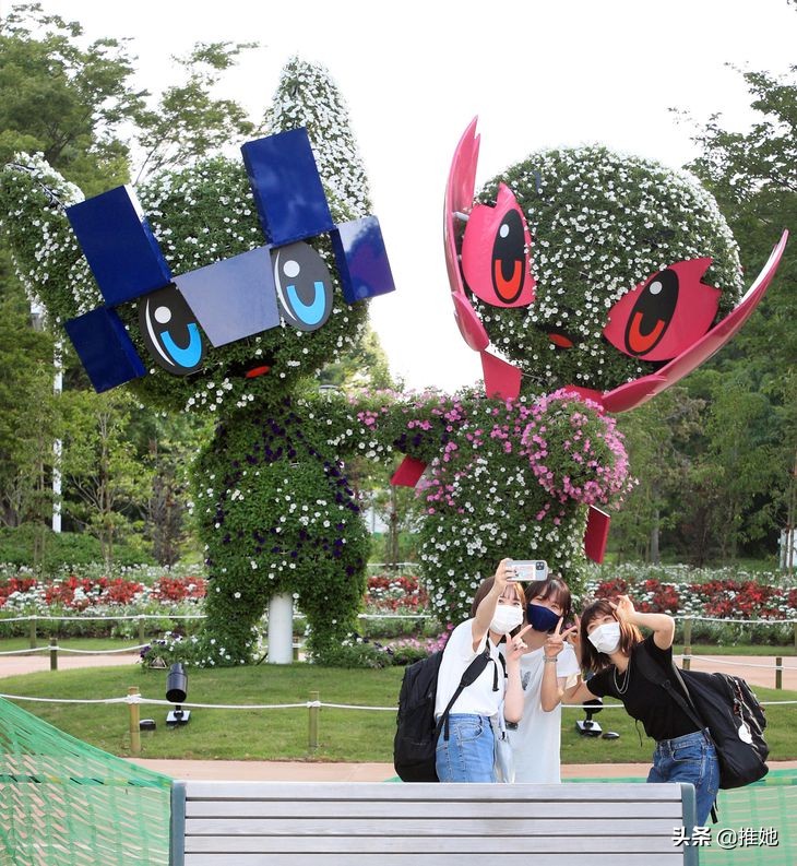 进村运动员继续吐槽，从东京奥运村的纸板床，延伸到洗手间和餐厅