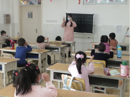 新疆若羌县：特长班盘活学生精彩假期