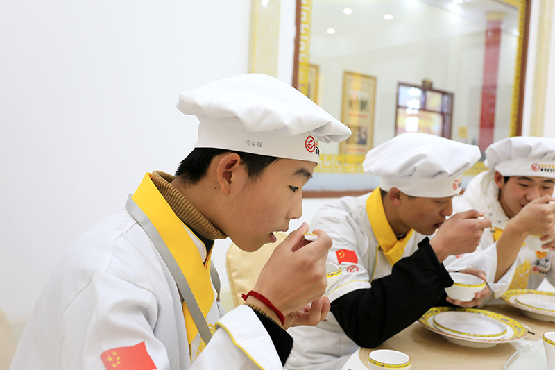 喜迎元宵，郑州北方学校师生欢聚一堂共度佳节