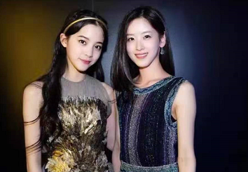 27岁章泽天参加聚会，一袭长裙尽显贵妇气质，耳朵上珠宝吸睛