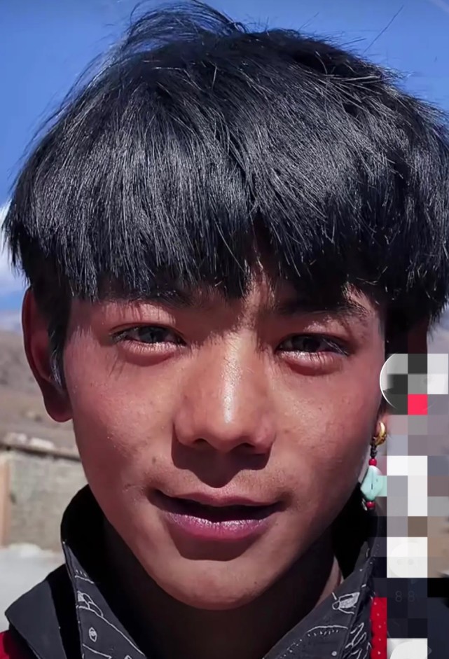 丁真■康巴汉子丁真火爆全网！高清镜头无压力的黑皮帅哥 纯真又狂野