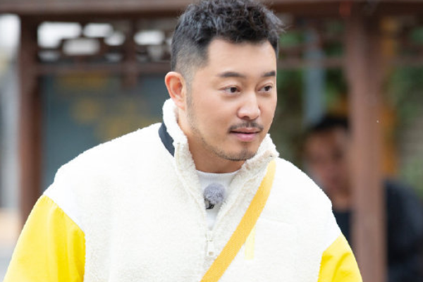 《奔跑吧9》发布官宣海报，baby站位引发争议，偏