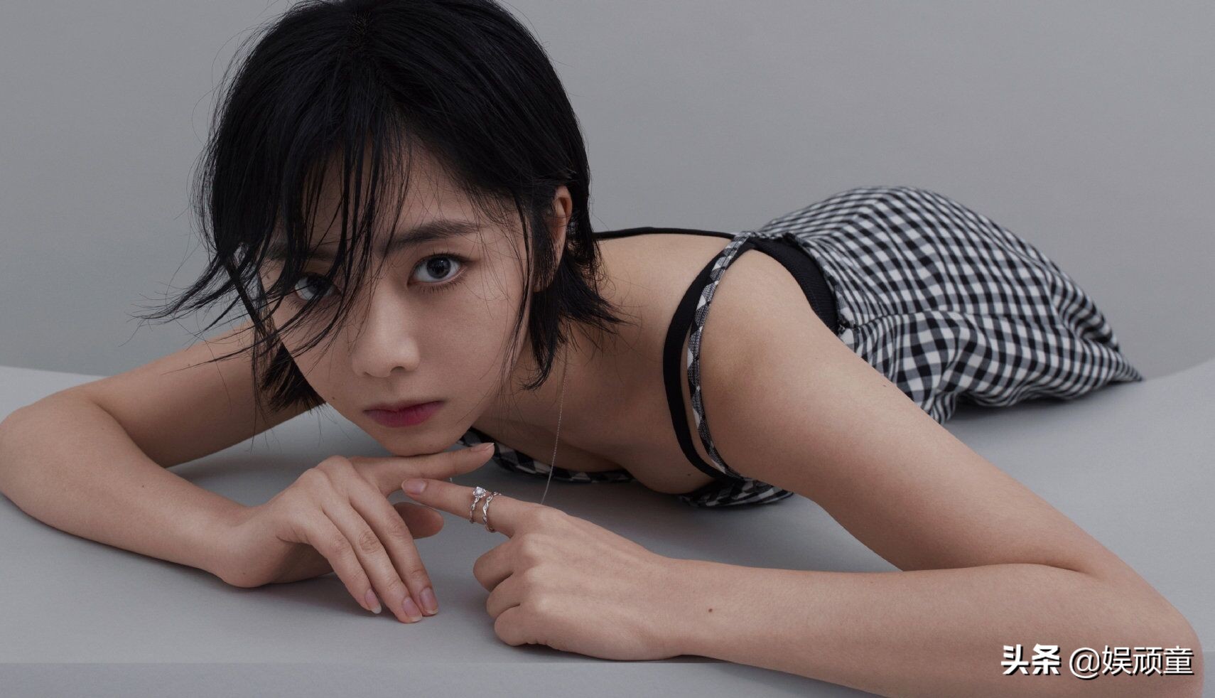 谭松韵再次做客蘑菇屋，看到她的发文，难怪何炅、黄磊都喜欢她