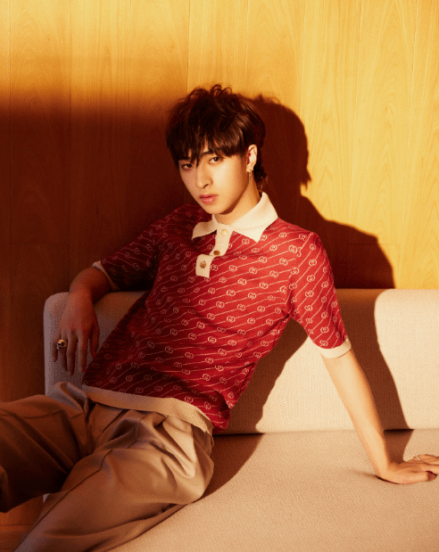 53岁伊能静与19岁儿子合体拍广告，母子穿亲子装同框像姐弟