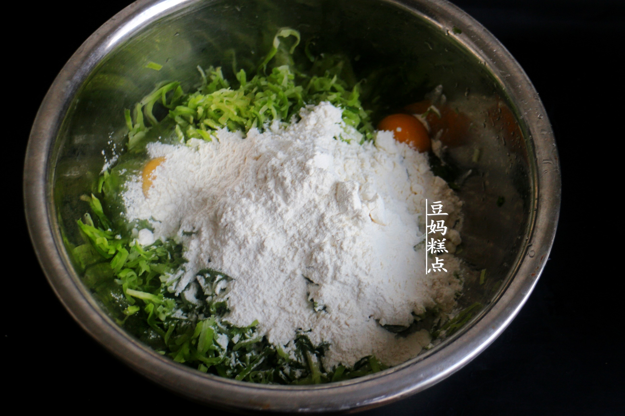 快立冬了，炸蘿蔔丸子，掌握3個小技巧，丸子香氣十足特好吃