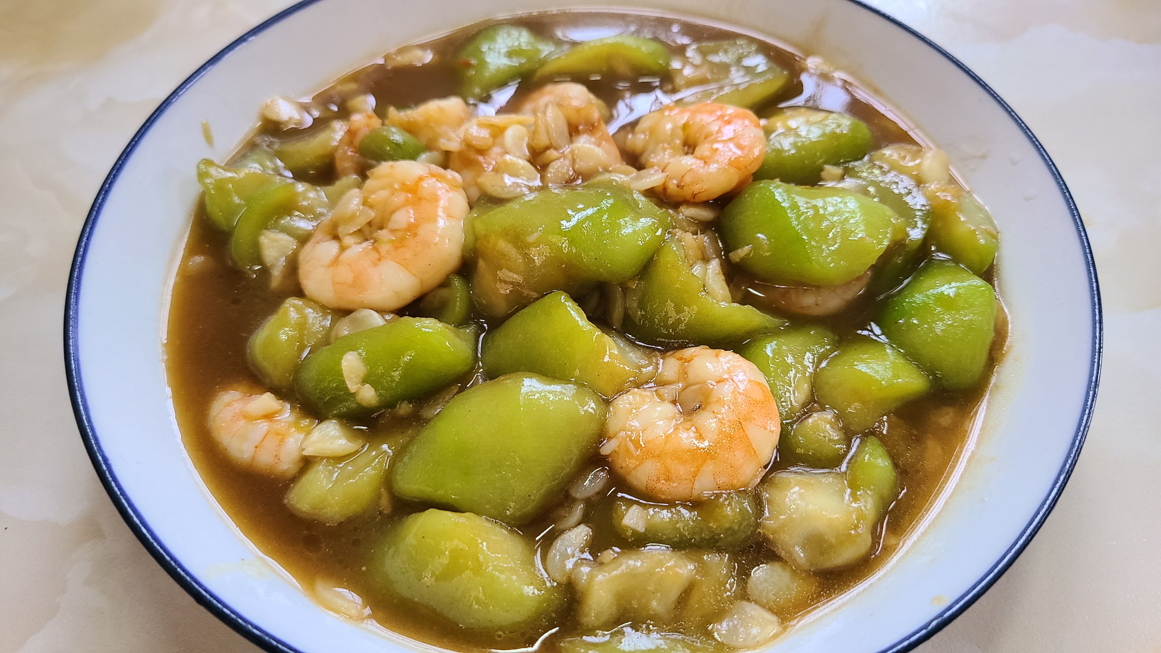 大虾这样做很简单，味道鲜甜又好吃，清淡美味值得一吃