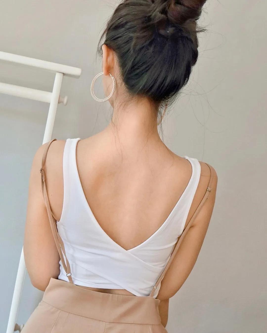 沙发上的性感美女图片图片