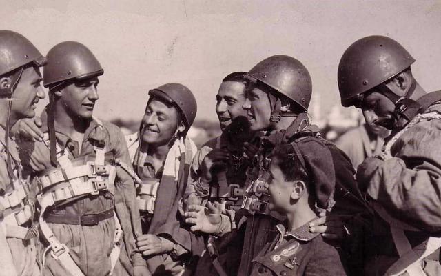 二战时奇葩的意大利军队：二话不说就投降，自己给自己建战俘营