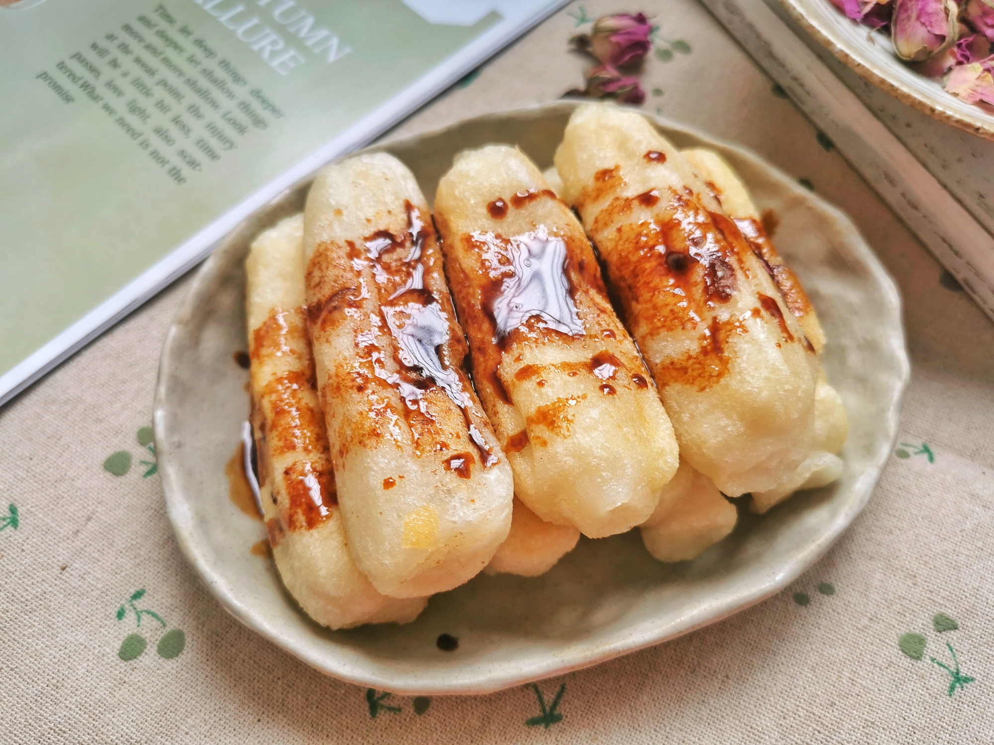 家裡有糯米粉的，試試做手工糍粑，淋上紅糖汁，比火鍋店的都好吃