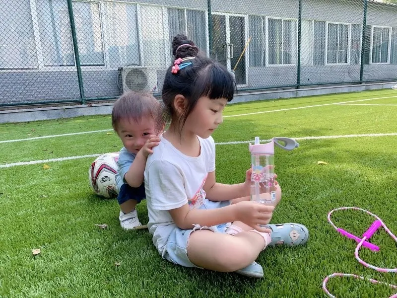 这样给孩子喝水，越喝越伤身