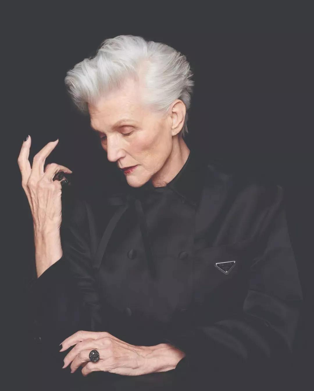 最赚钱的老年模特，被家暴9年，养大3个亿万富翁，儿子创立特斯拉