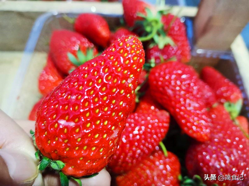 別再用鹽水洗草莓了！ 果農教你1招，蟲卵自動溜走，吃著更健康​