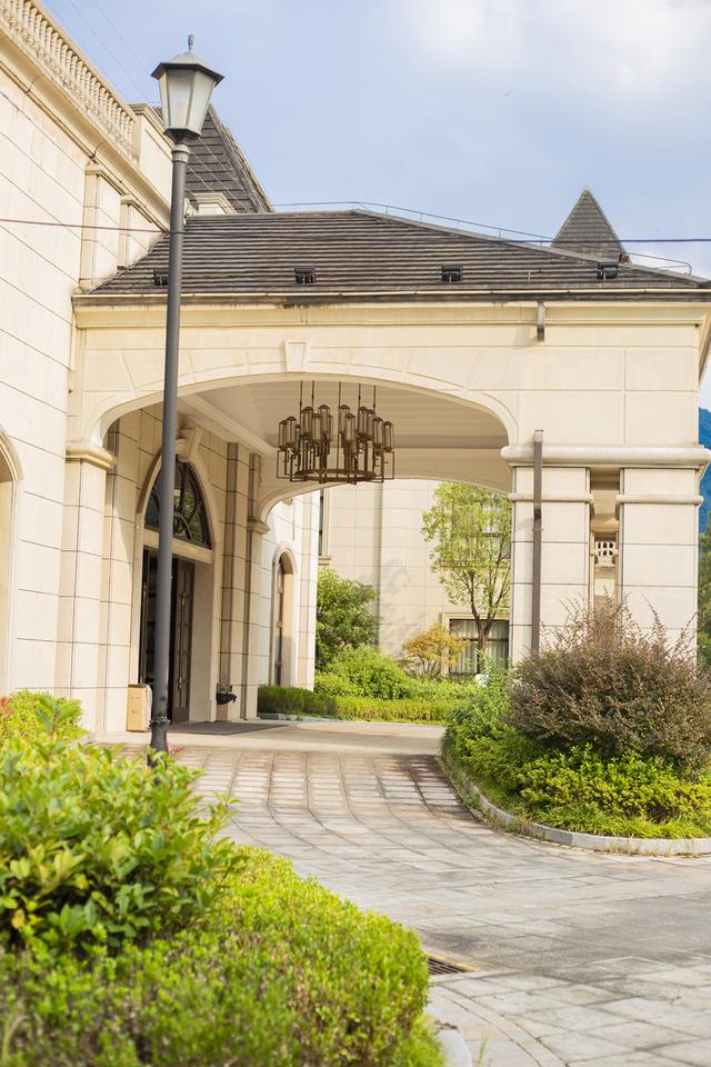 有哪些适合白领度假的地方？要安静、有山有湖、原生态的地方