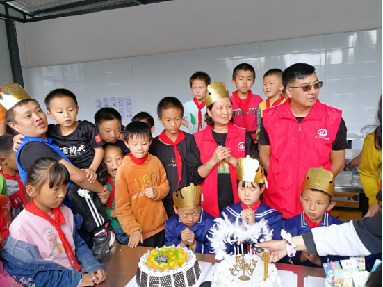 牵手助学情无价 奉献爱心传真情
