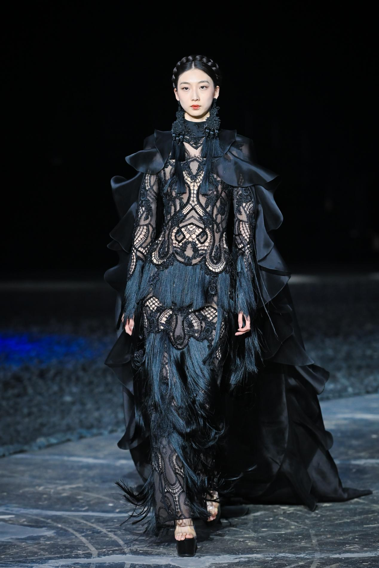 熊英盖娅传说2021aw凛艳盛装起征途