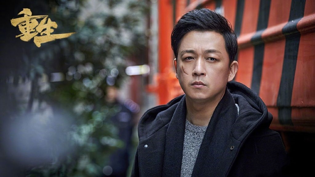 尹姝贻潘粤明外出牵手被拍，潘粤明的造型年轻