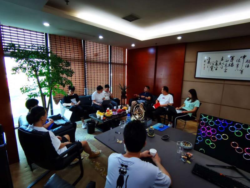 在大平台中挣扎的你，何不借跨境电商独立站突围？