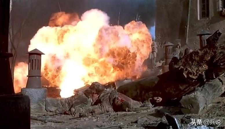 志愿军不顾轰炸，大炮推出工事直射坦克，美军
