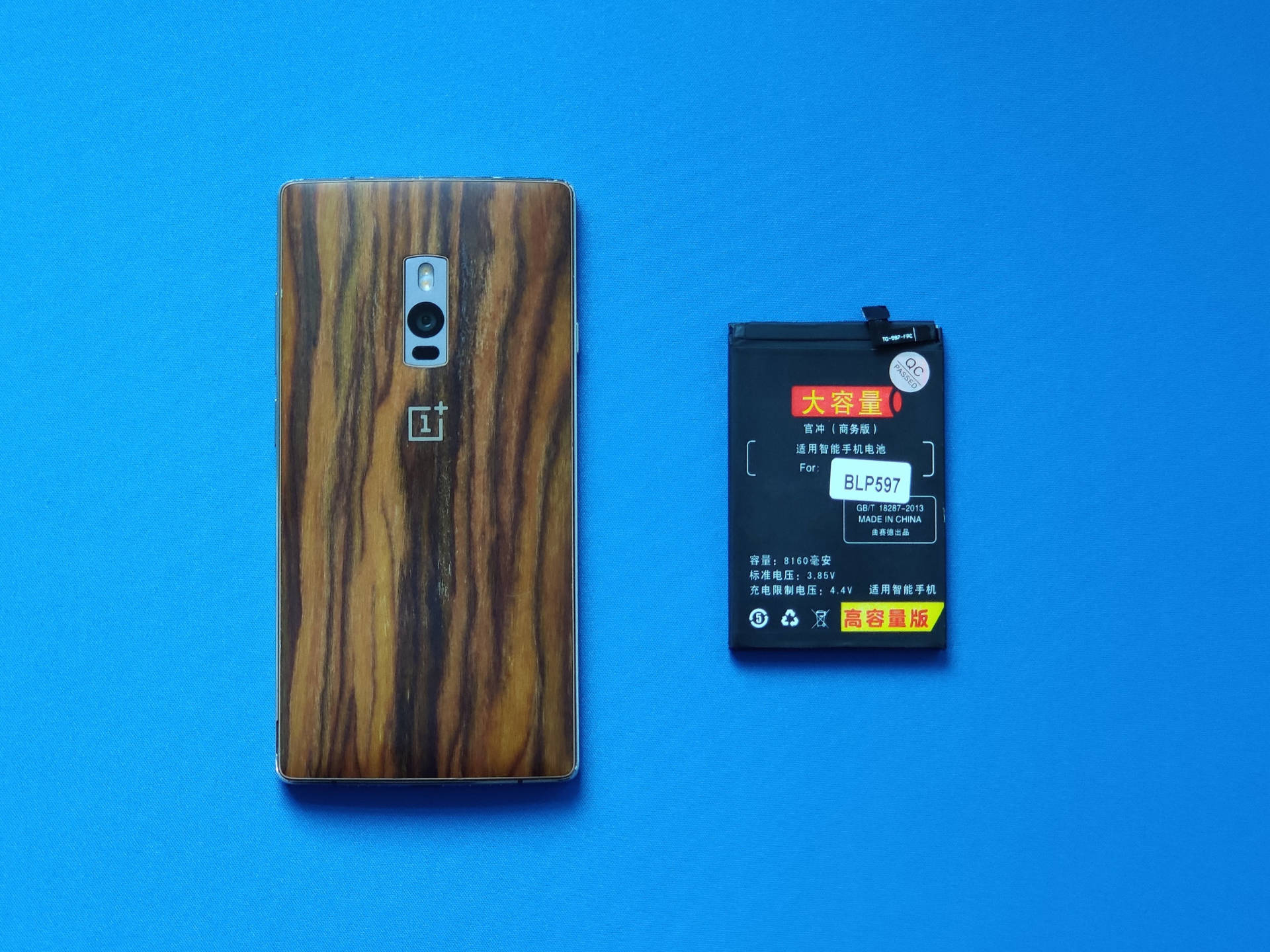 我给5年前的一加手机换上“8160毫安”的电池，结果翻车了
