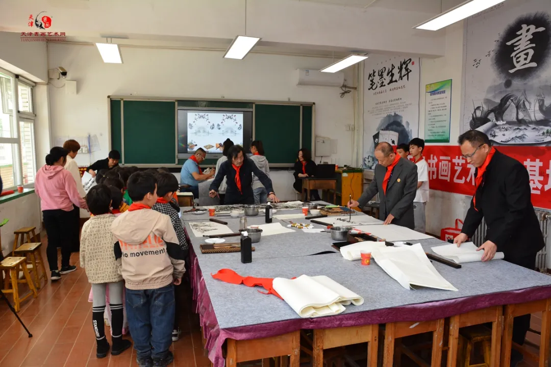 “天津书画艺术基地书画家送文化进校园”走进安次区神宇小学