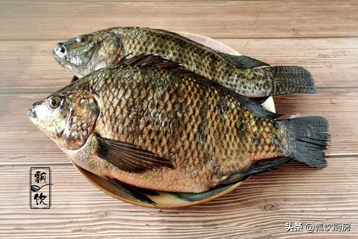 寒冷的冬天，在家做魚鍋很簡單，湯鮮味美，營養又溫暖，太喜歡了