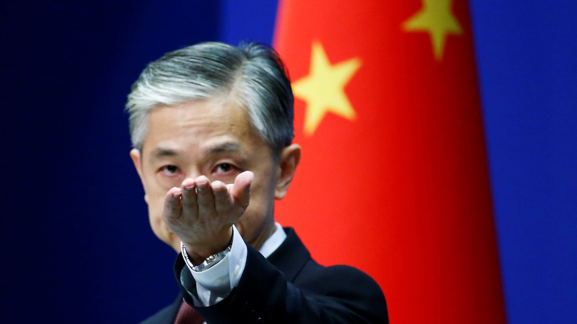 �������������֣��Ի���Ȼ�����ڳԱ񣬰Ĵ���������桰û���ˡ�